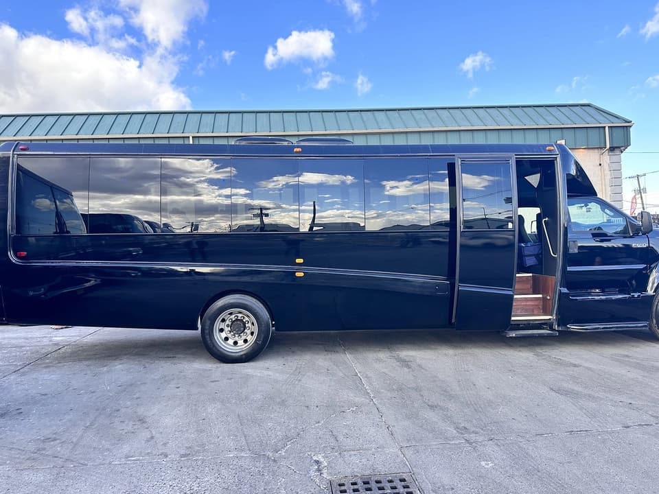 2013 Ford F650 Grech Executive Shuttle Bus - Image 4