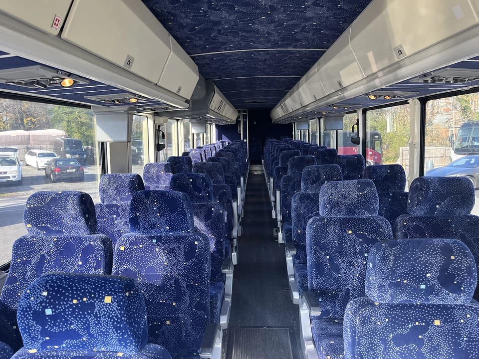 2008 MCI D4505 Coach Bus - Image 3