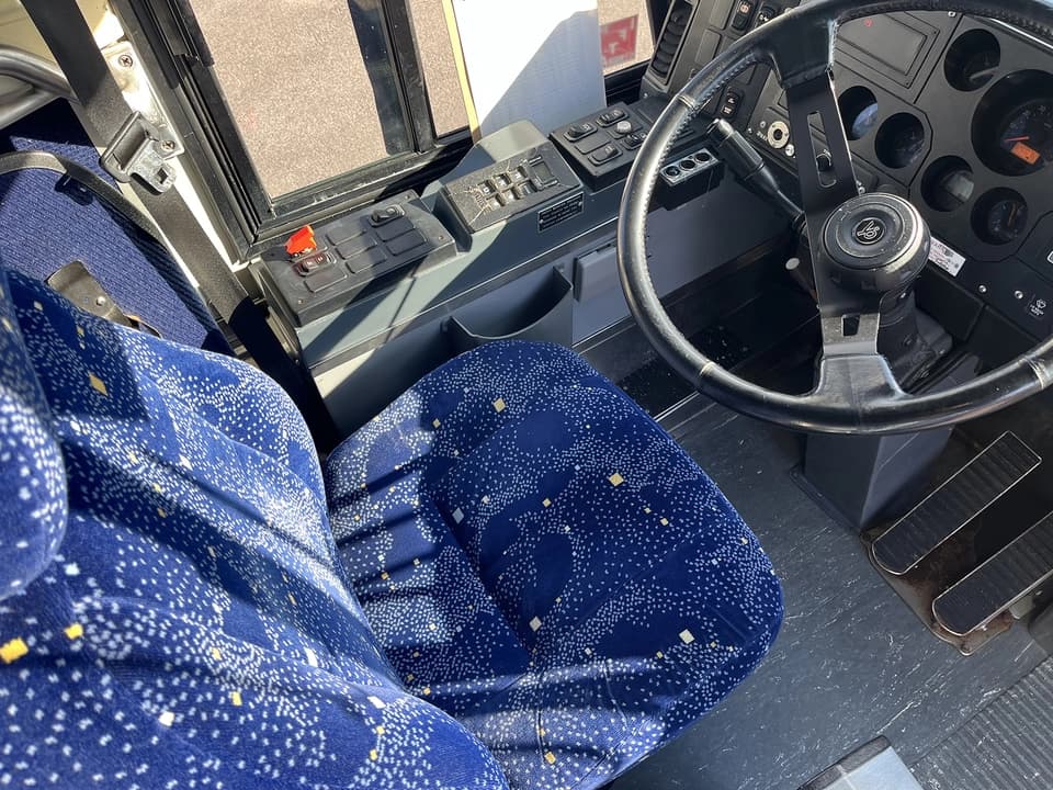 2008 MCI D4505 Coach Bus - Image 9