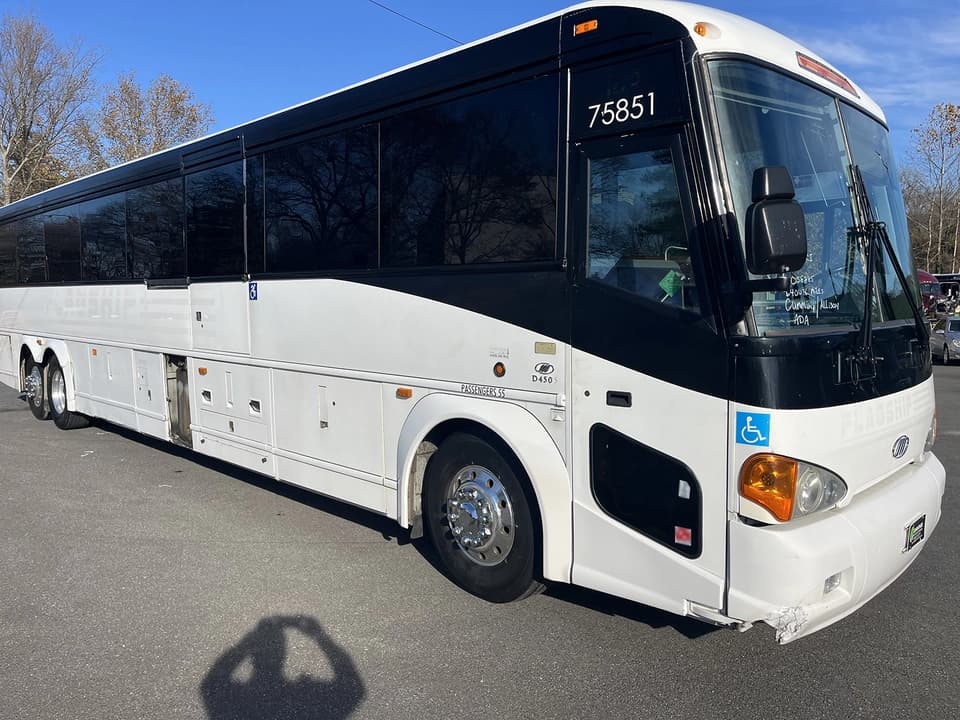 2008 MCI D4505 Coach Bus - Image 1