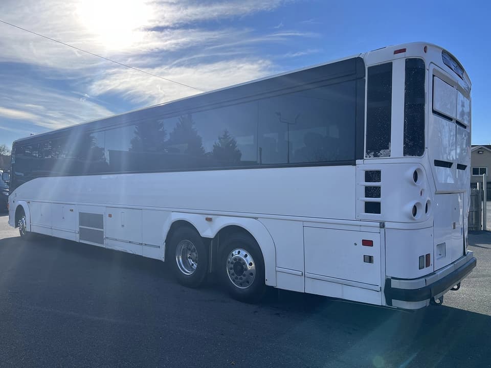 2008 MCI D4505 Coach Bus - Image 4