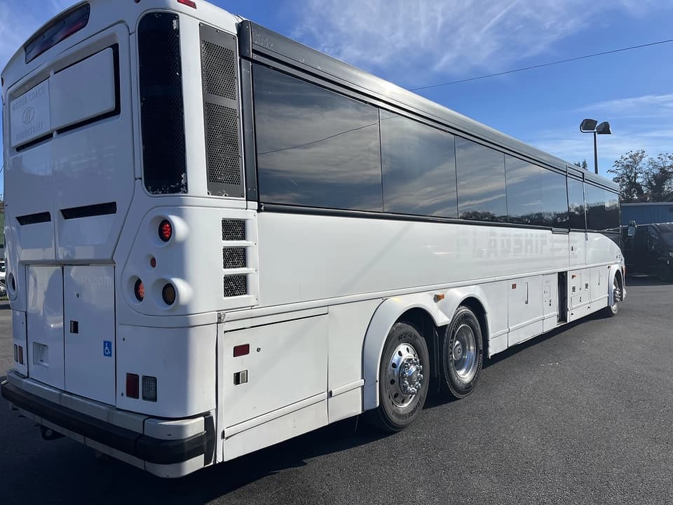 2008 MCI D4505 Coach Bus - Image 5