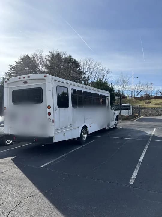 2007 Ford F650 ADA Shuttle Bus - Image 6