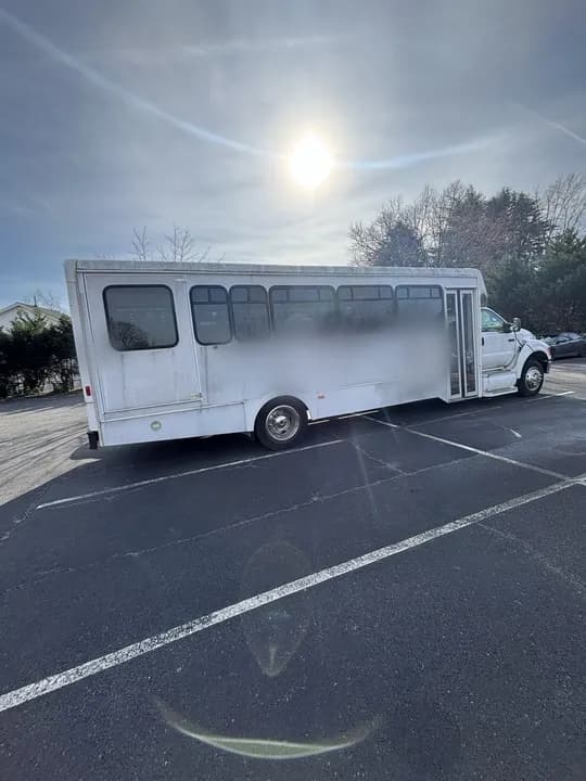 2007 Ford F650 ADA Shuttle Bus - Image 5