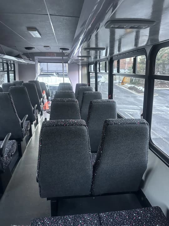 2007 Ford F650 ADA Shuttle Bus - Image 17
