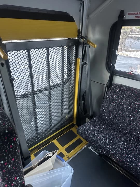 2007 Ford F650 ADA Shuttle Bus - Image 10