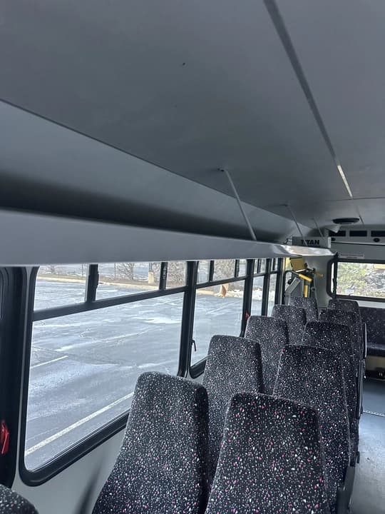 2007 Ford F650 ADA Shuttle Bus - Image 13