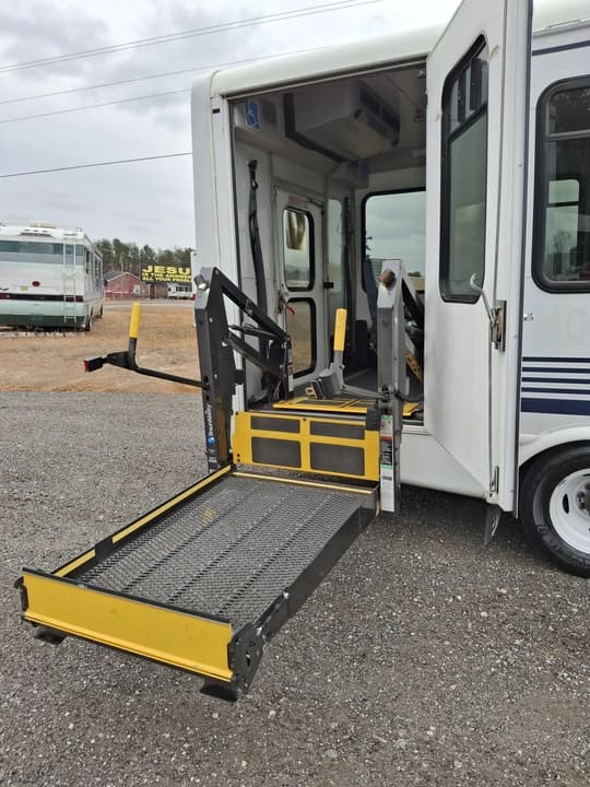 2017 Ford E450 ADA Shuttle Bus - Image 6
