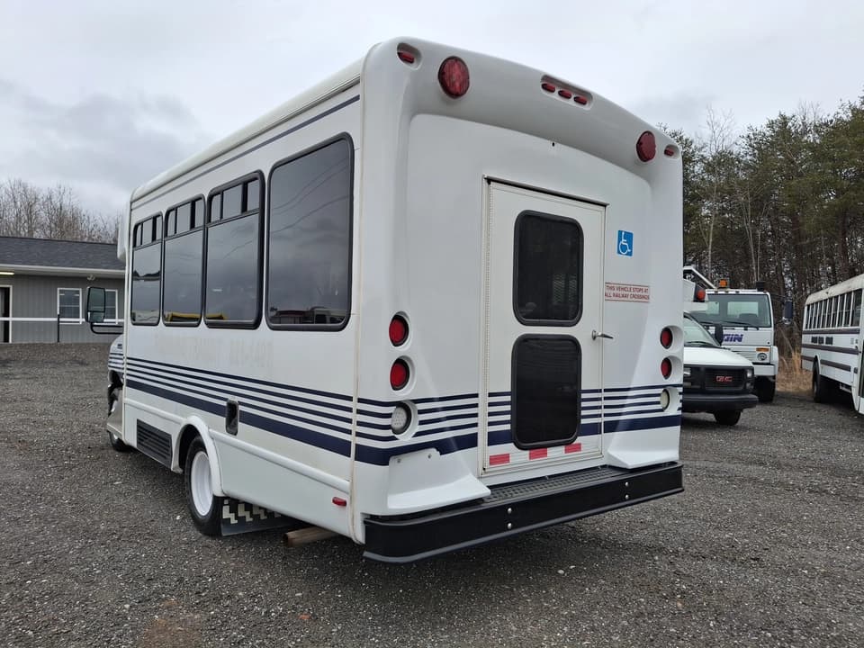 2017 Ford E450 ADA Shuttle Bus - Image 15