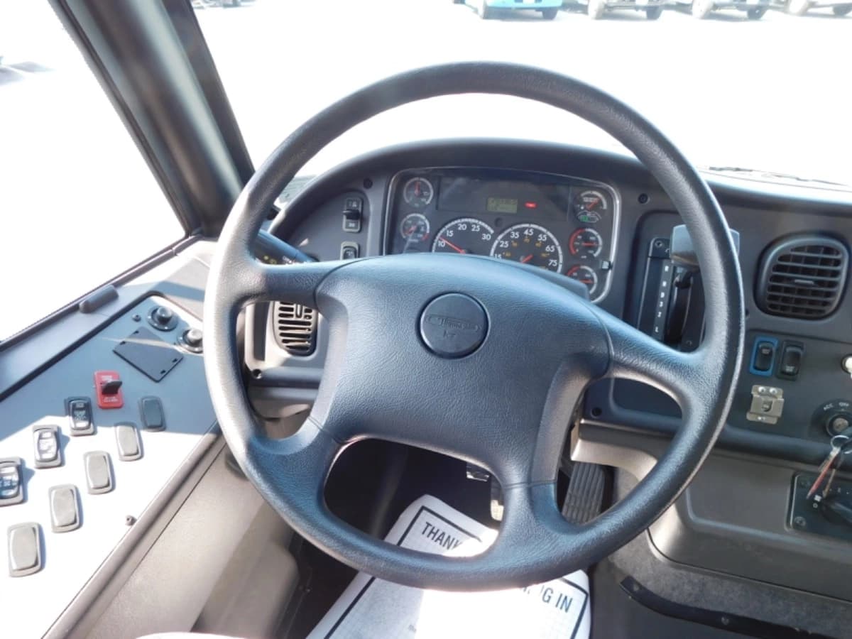 2013 Freightliner Thomas B2 Shuttle Bus - Image 12
