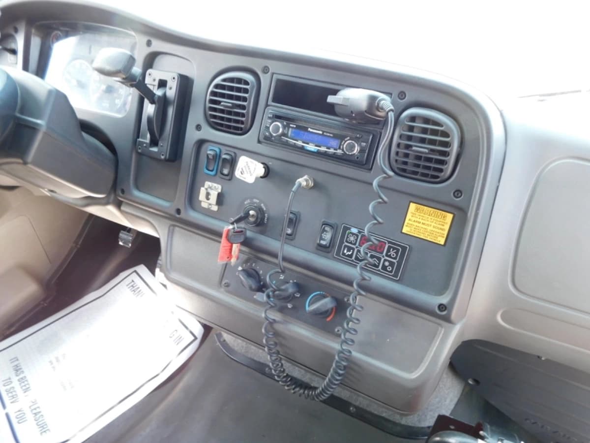 2013 Freightliner Thomas B2 Shuttle Bus - Image 13