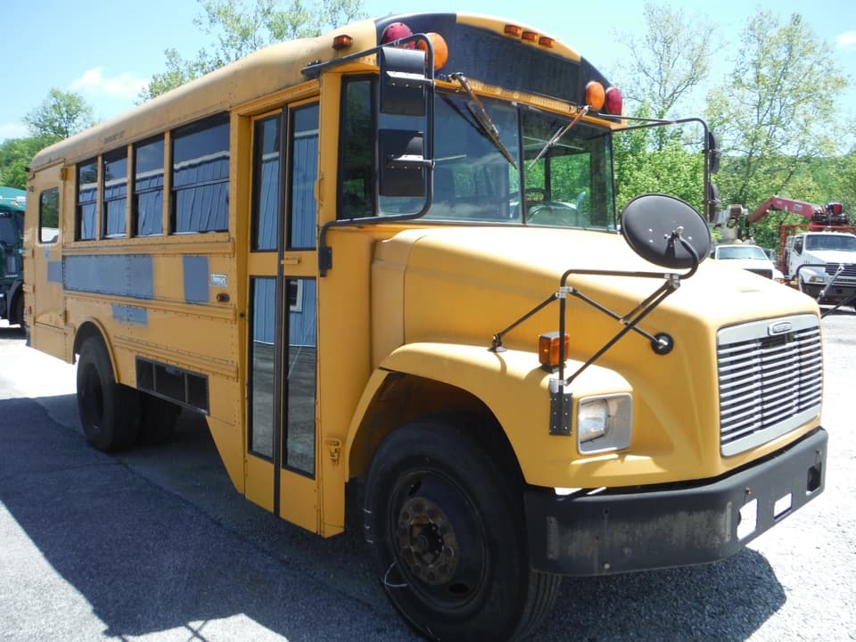 2001 Freightliner FS-65 School Bus - Image 1