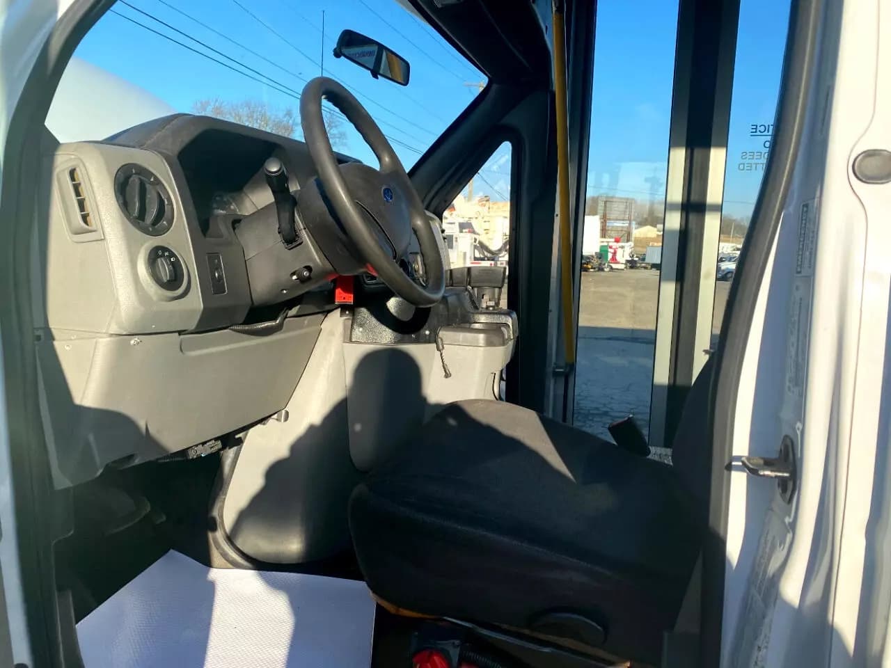 2017 Ford Econoline ADA Shuttle Bus - Image 10