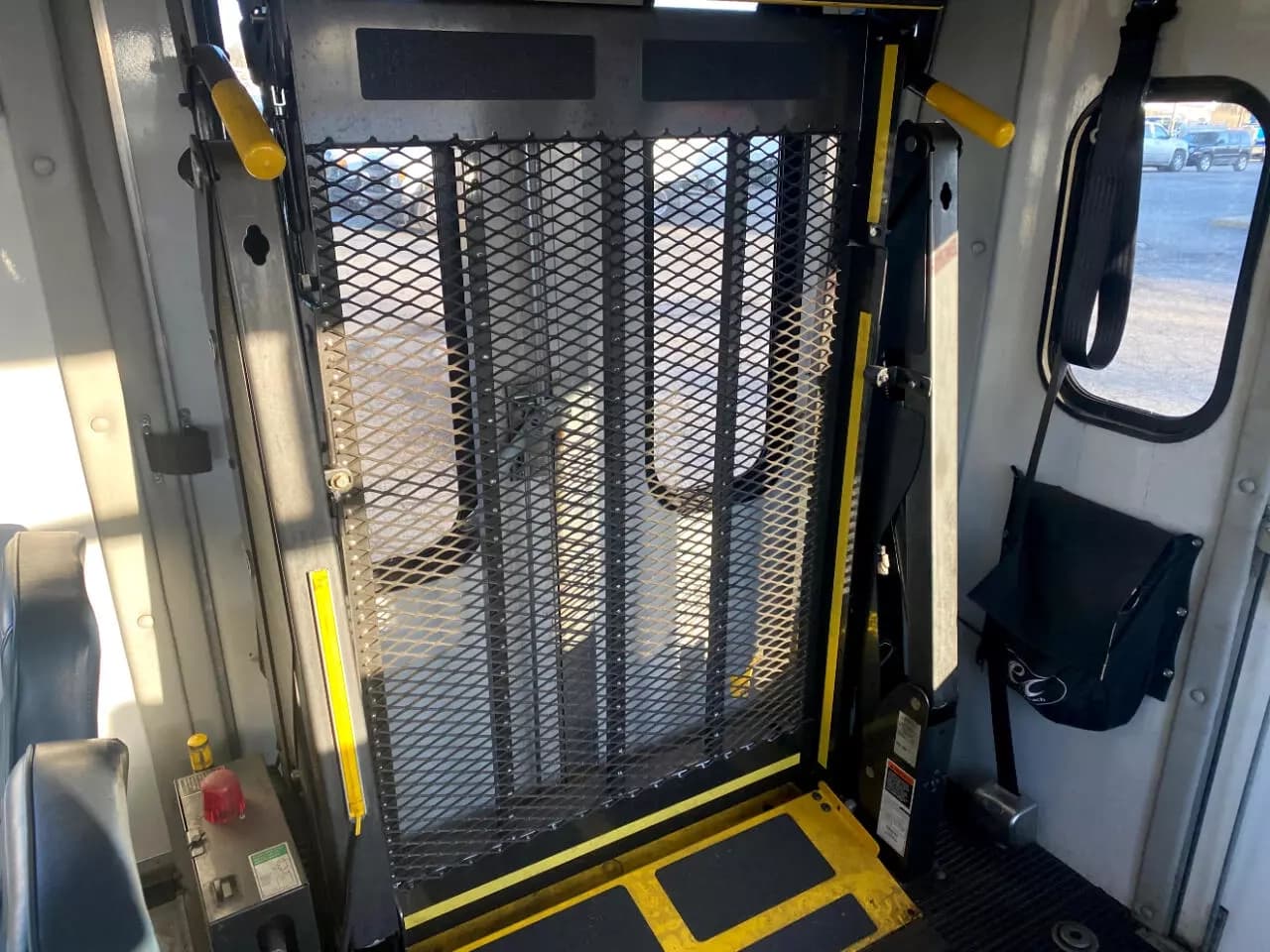2017 Ford Econoline ADA Shuttle Bus - Image 11