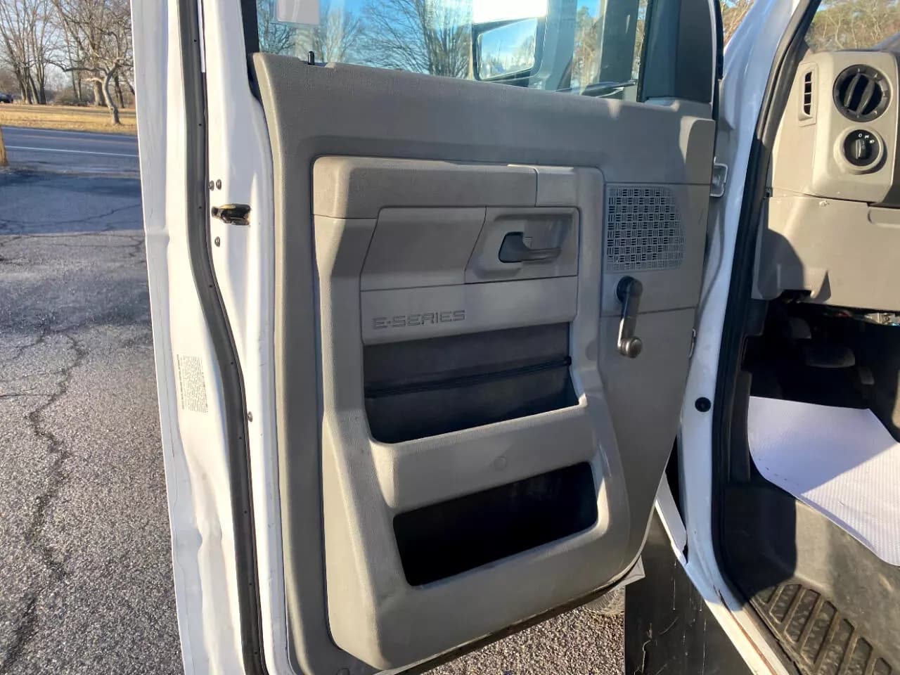 2017 Ford Econoline ADA Shuttle Bus - Image 20