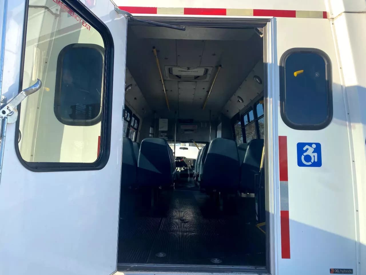 2017 Ford Econoline ADA Shuttle Bus - Image 9