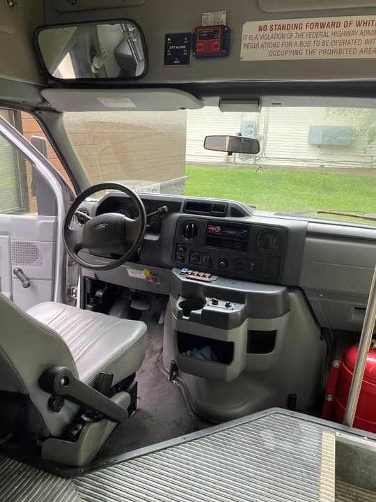 2012 Ford E450 Cutaway - Image 13