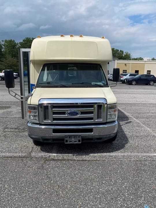 2012 Ford E450 Cutaway - Image 5