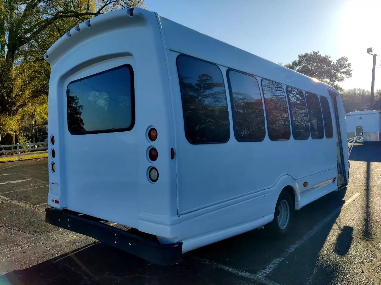 2008 Ford E450 Turtle Top Odyssey Shuttle Bus - Image 2