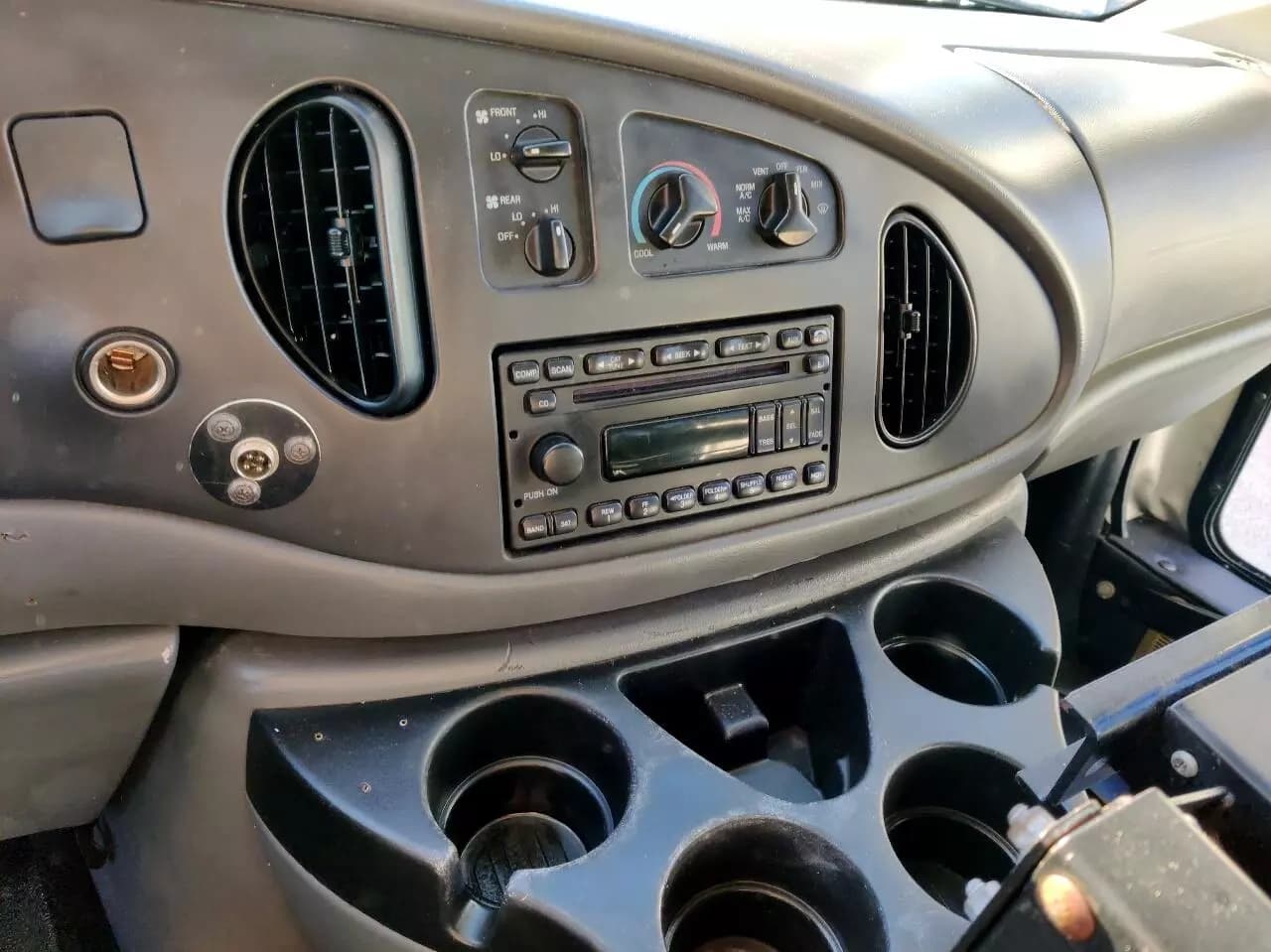 2008 Ford E450 Turtle Top Odyssey Shuttle Bus - Image 17