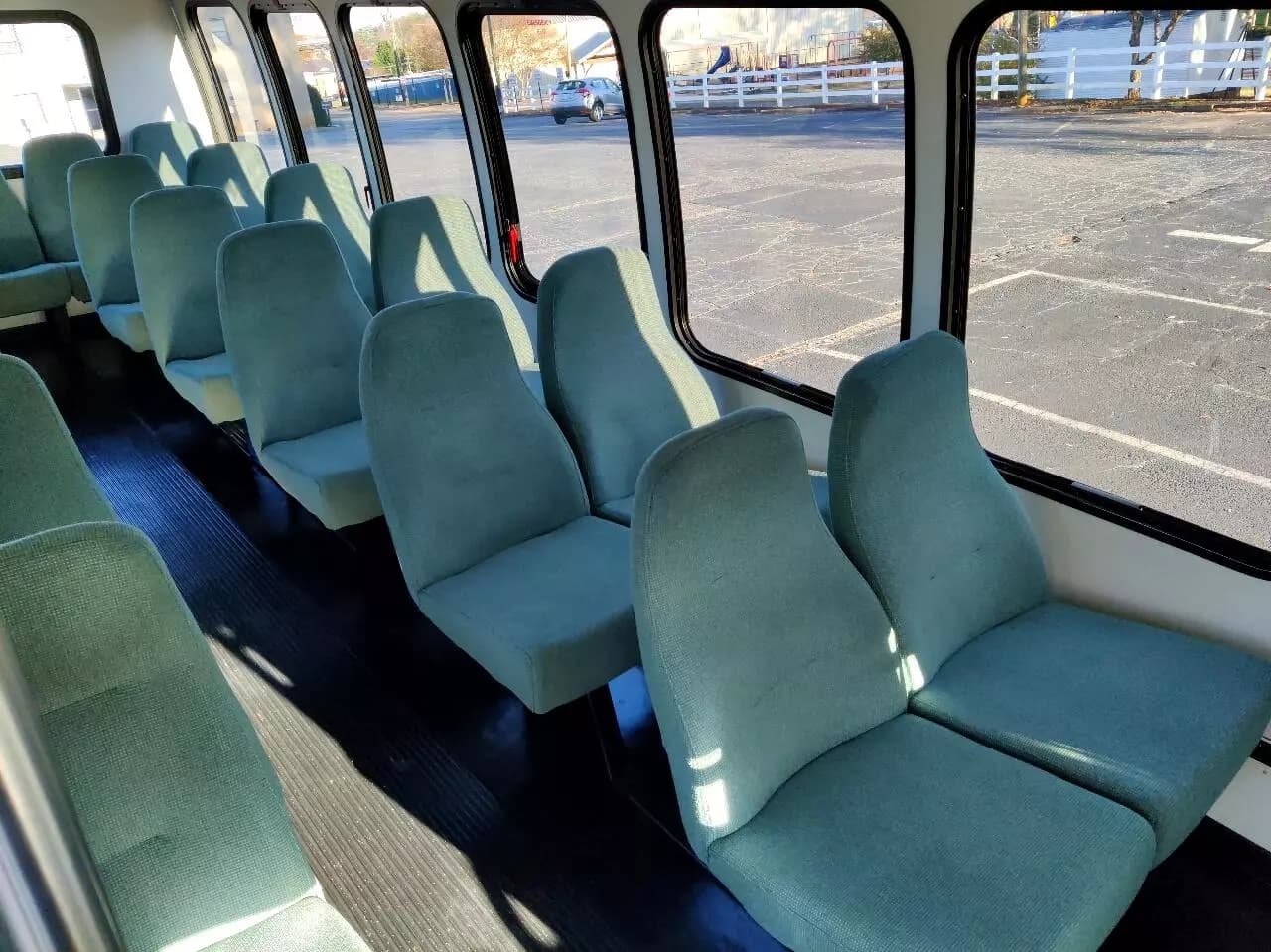 2008 Ford E450 Turtle Top Odyssey Shuttle Bus - Image 19