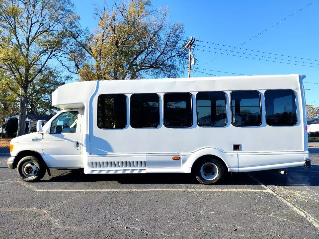 2008 Ford E450 Turtle Top Odyssey Shuttle Bus - Image 6
