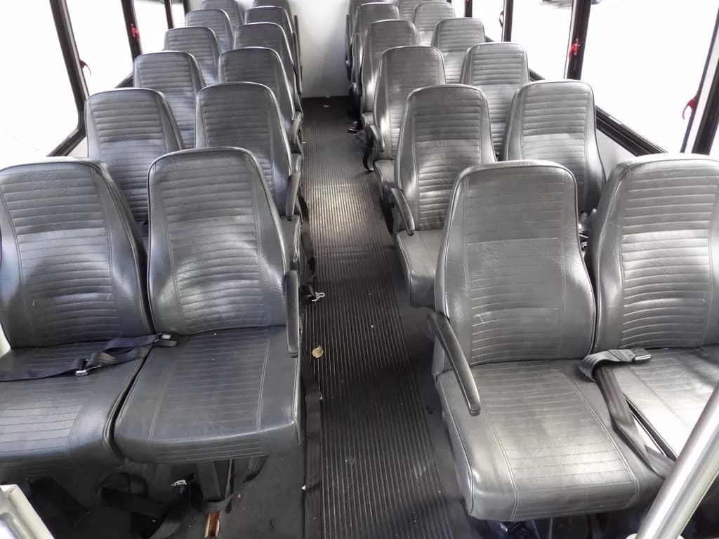 2018 Ford E450 Shuttle Bus - Image 11