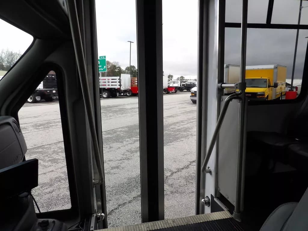 2018 Ford E450 Shuttle Bus - Image 16