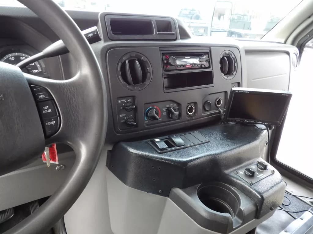 2018 Ford E450 Shuttle Bus - Image 13