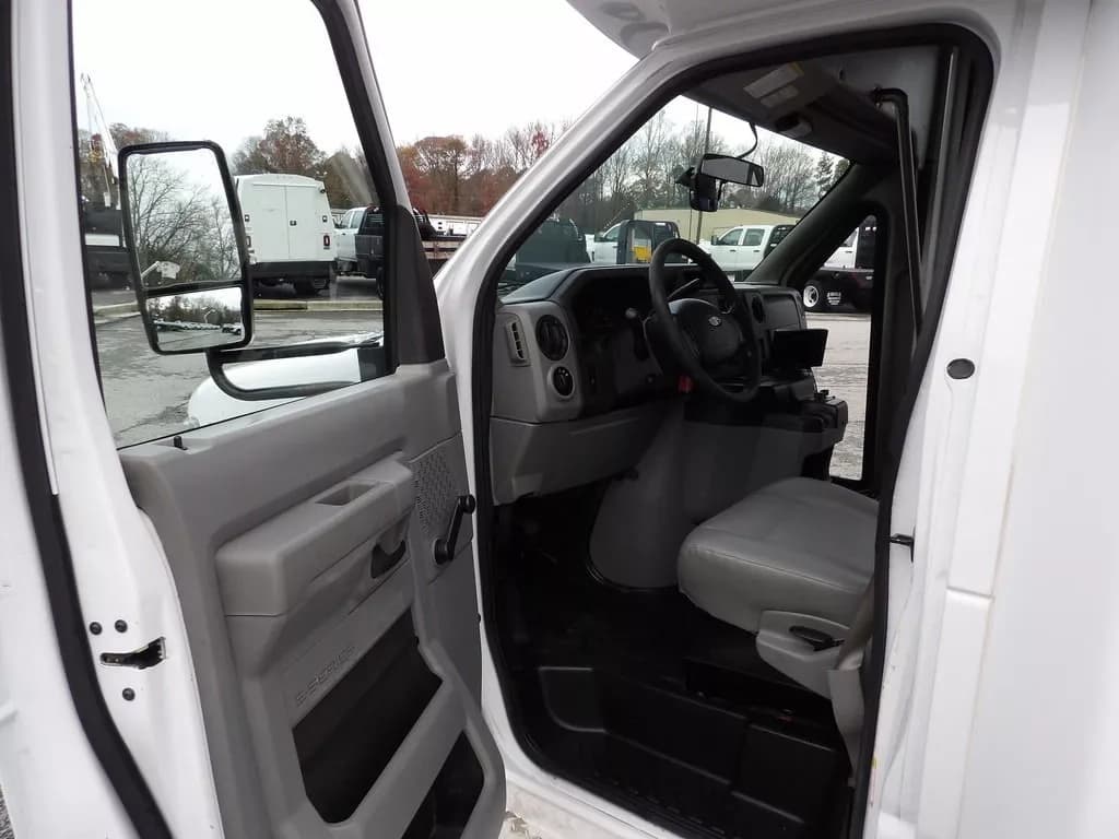 2018 Ford E450 Shuttle Bus - Image 7