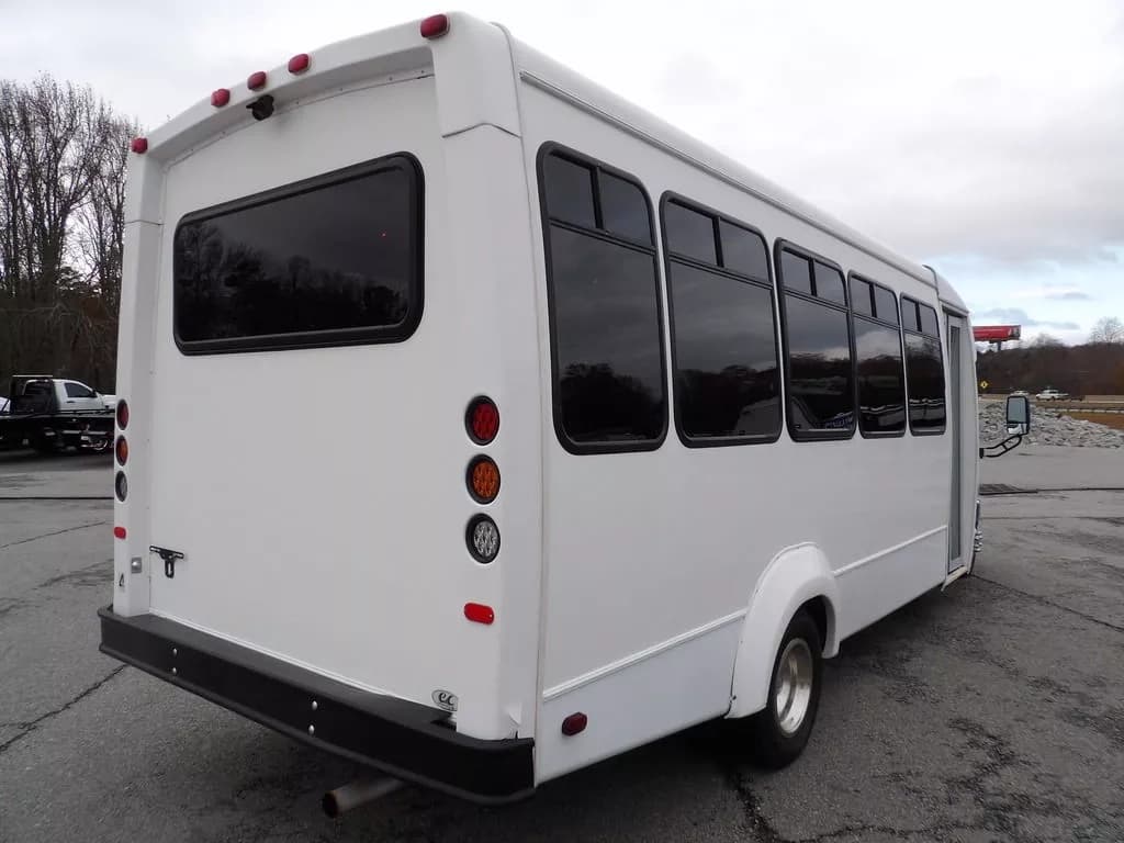2018 Ford E450 Shuttle Bus - Image 8