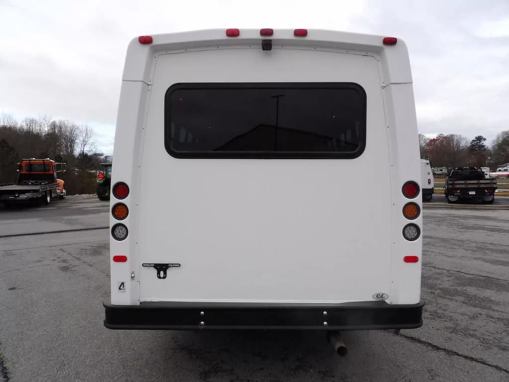 2018 Ford E450 Shuttle Bus - Image 9