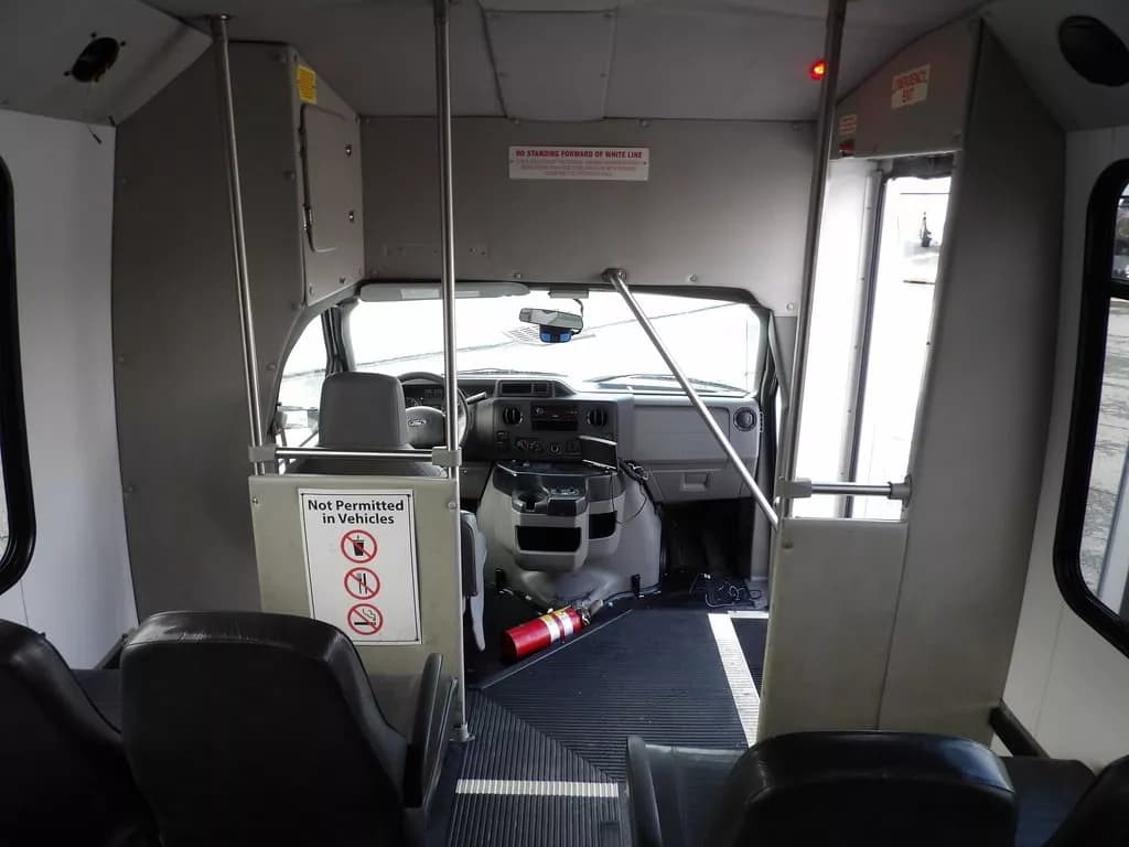 2018 Ford E450 Shuttle Bus - Image 32