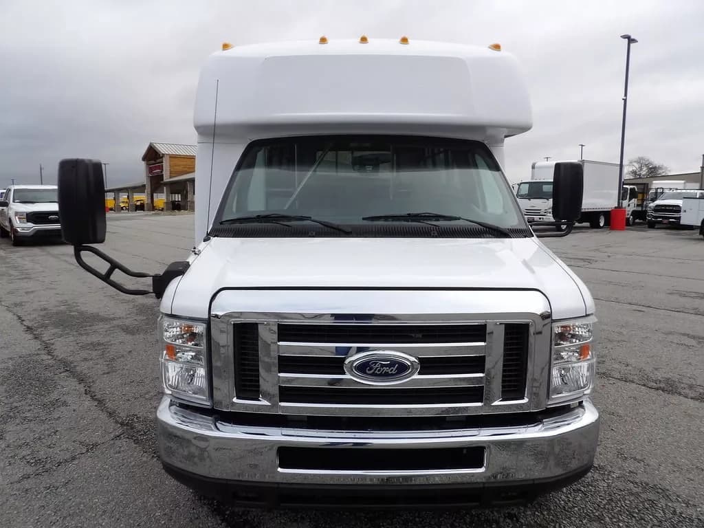 2018 Ford E450 Shuttle Bus - Image 3