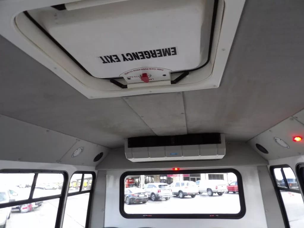 2018 Ford E450 Shuttle Bus - Image 15