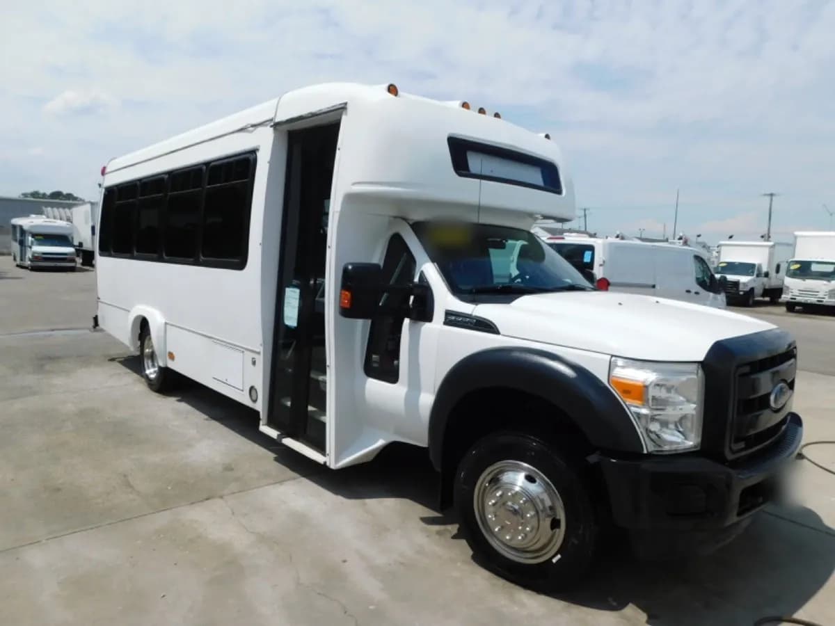 2013 Ford F550 Shuttle Bus - Image 1