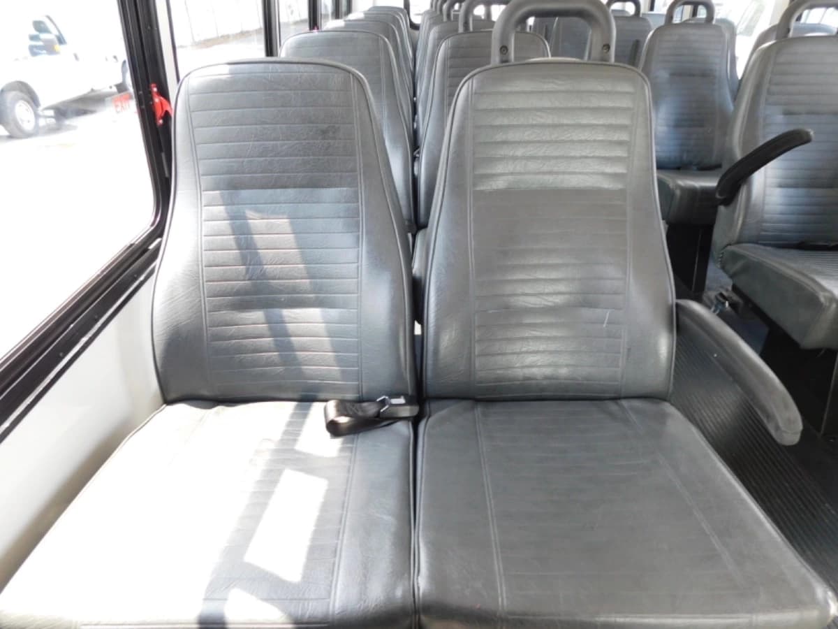 2013 Ford F550 Shuttle Bus - Image 12