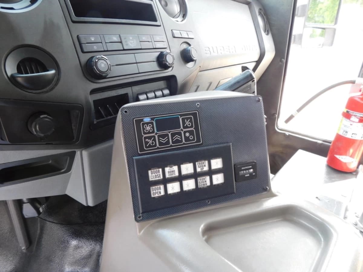 2013 Ford F550 Shuttle Bus - Image 13