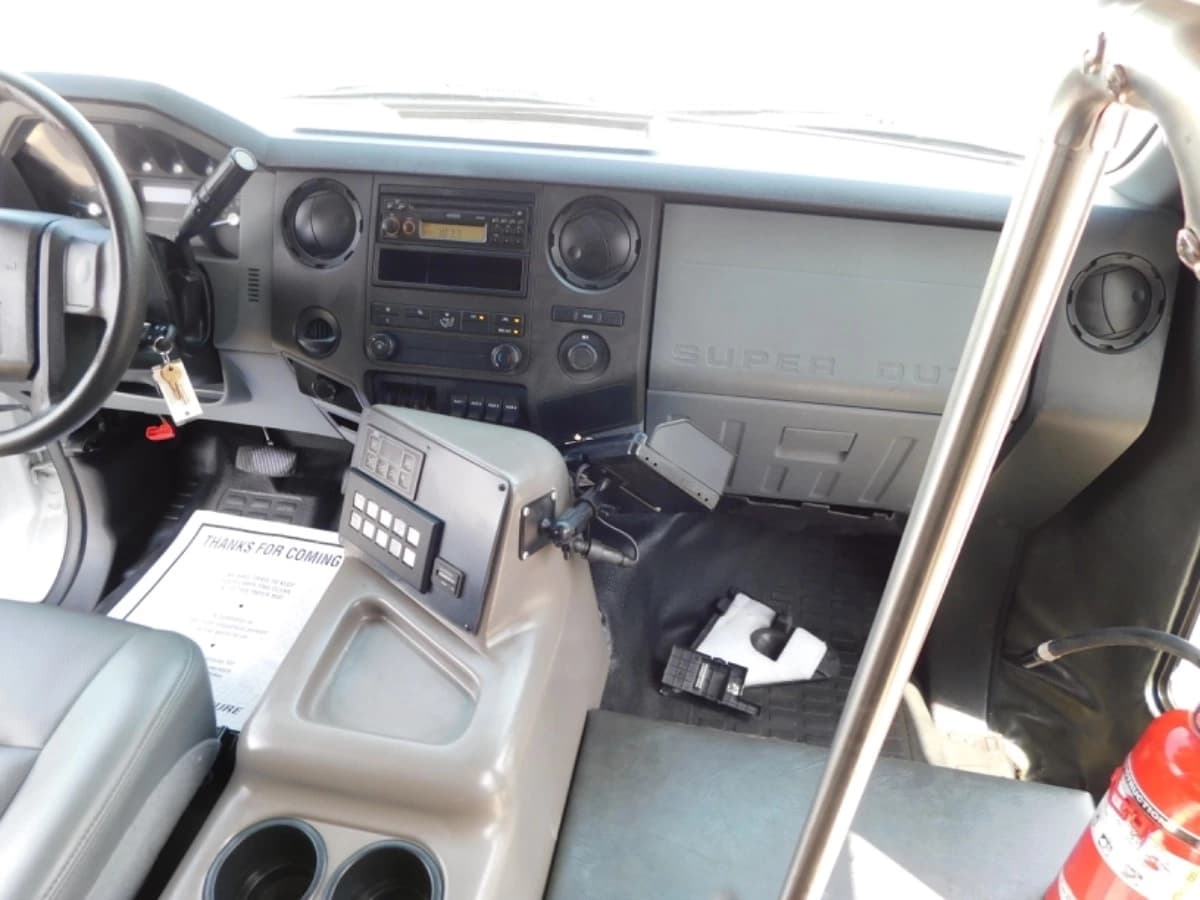 2013 Ford F550 Shuttle Bus - Image 26