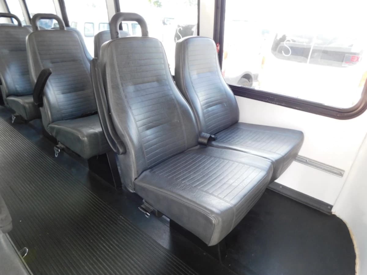 2013 Ford F550 Shuttle Bus - Image 27