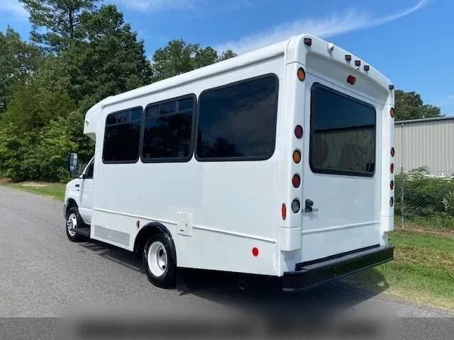 2015 Ford E350 ADA Shuttle Bus - Image 4