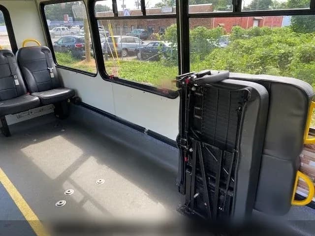2015 Ford E350 ADA Shuttle Bus - Image 7