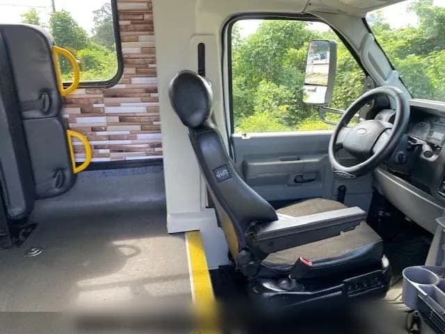 2015 Ford E350 ADA Shuttle Bus - Image 5