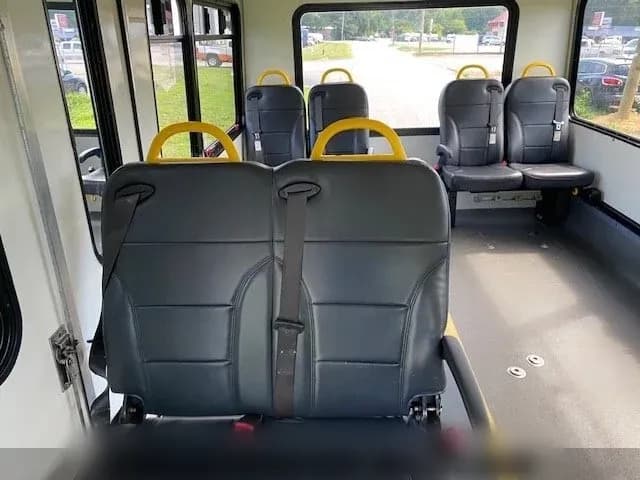 2015 Ford E350 ADA Shuttle Bus - Image 6
