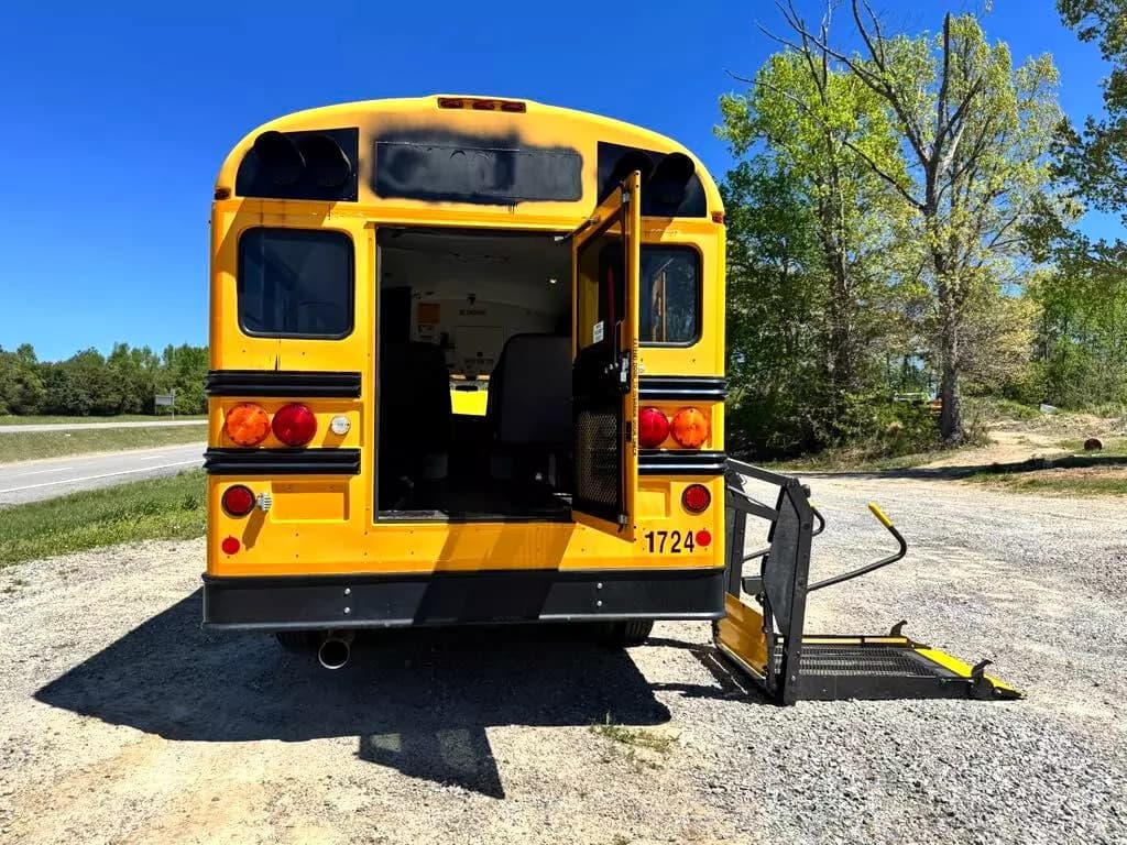 2010 Chevrolet 4500 Mini School Bus - Image 2