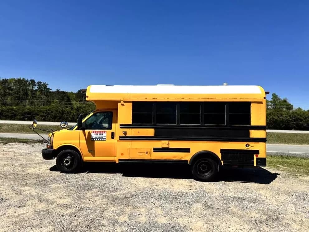 2010 Chevrolet 4500 Mini School Bus - Image 11