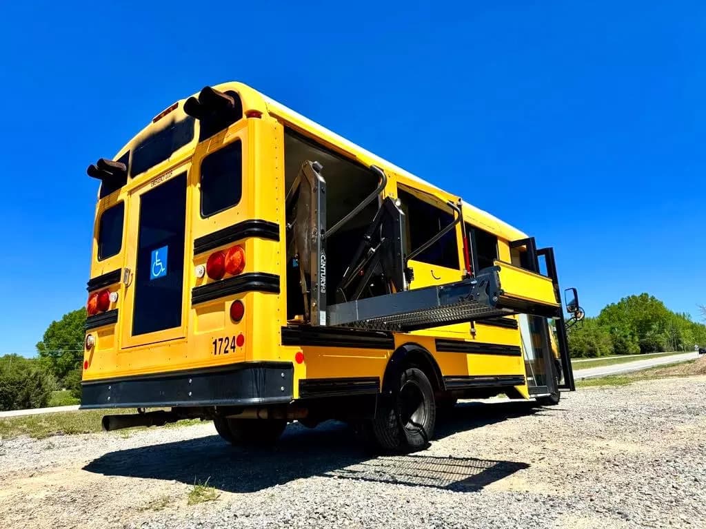 2010 Chevrolet 4500 Mini School Bus - Image 12