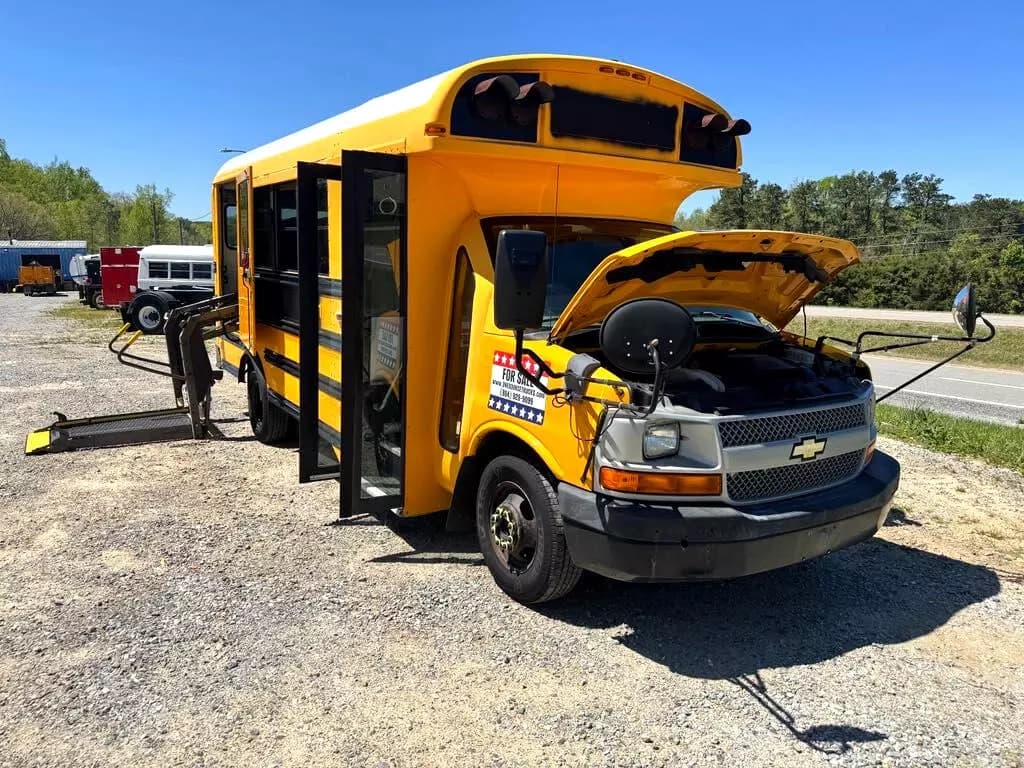 2010 Chevrolet 4500 Mini School Bus - Image 4