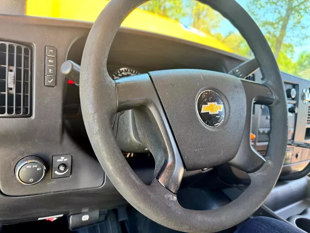 2010 Chevrolet 4500 Mini School Bus - Image 16