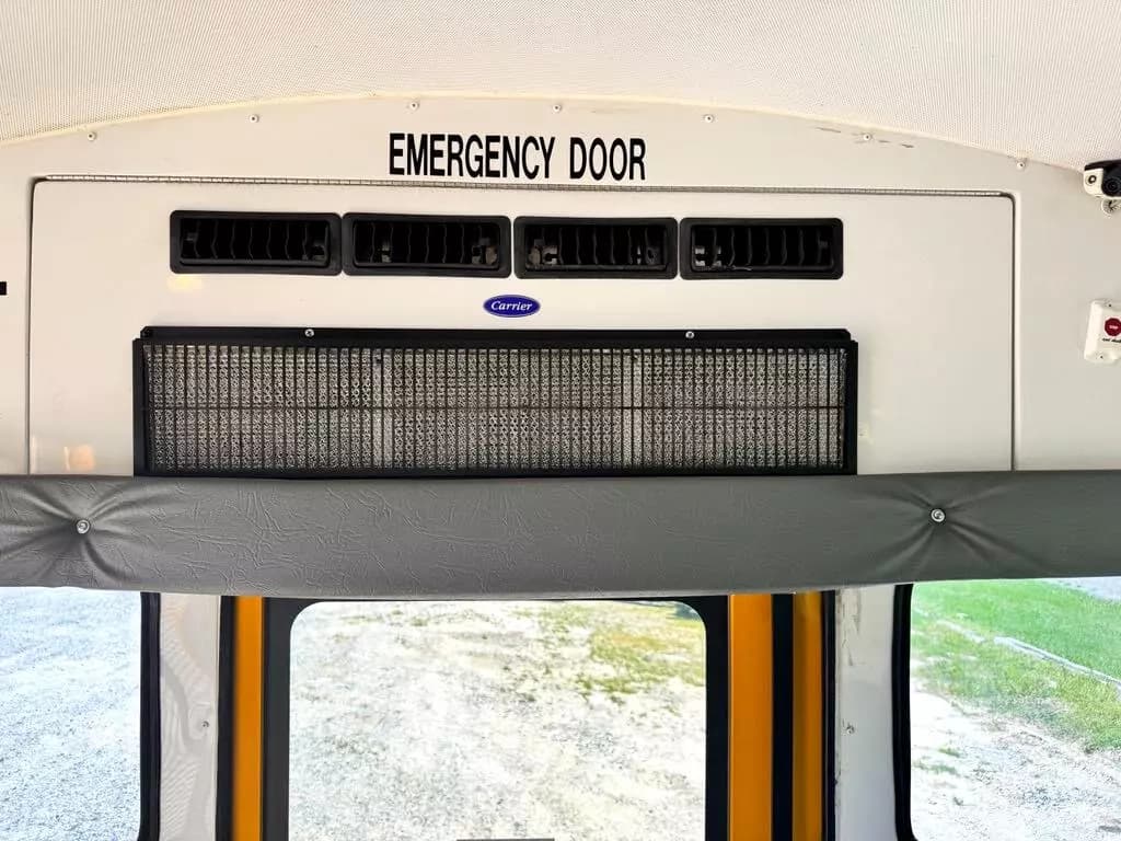 2010 Chevrolet 4500 Mini School Bus - Image 18